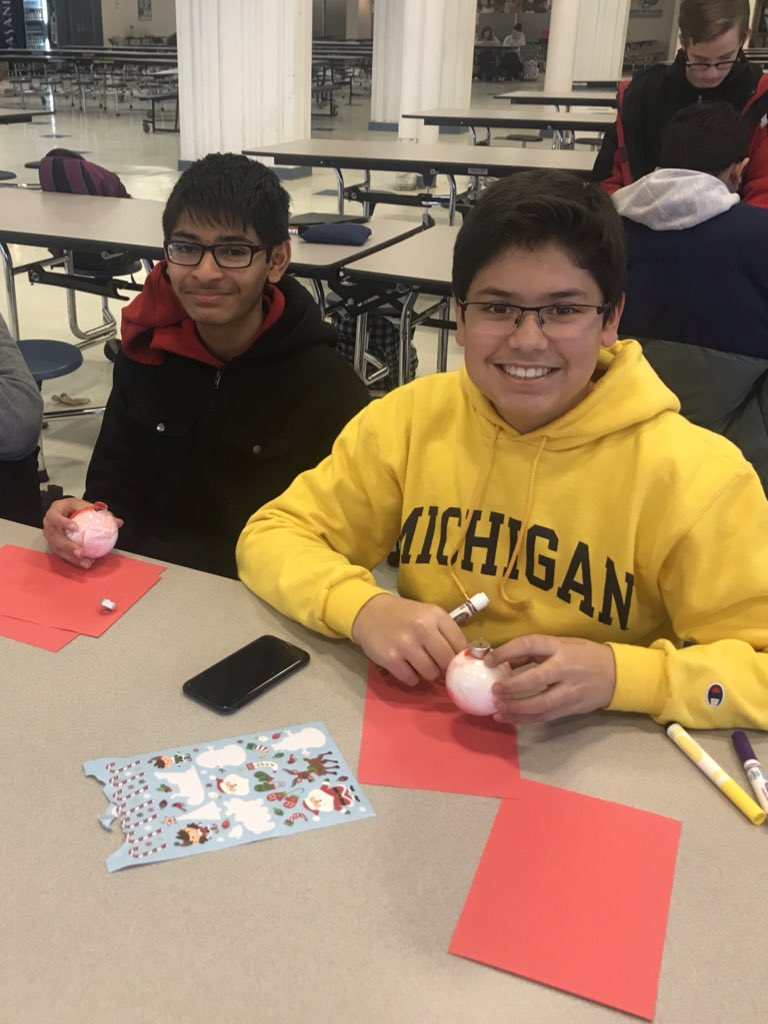 mikeymemdev's tweet image. The @pcepkeyclub followed the Holiday Ornament and Card Making for Nursing Homes service event from the Third-Edition of the Membership-Development Newsletter! Great job today🔑🐧💕 DM us pictures to be celebrated for your clubs amazing leadership and involvement❄️✨💙