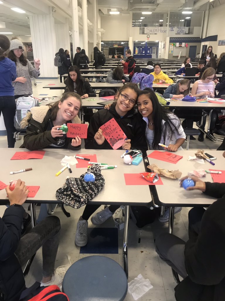 mikeymemdev's tweet image. The @pcepkeyclub followed the Holiday Ornament and Card Making for Nursing Homes service event from the Third-Edition of the Membership-Development Newsletter! Great job today🔑🐧💕 DM us pictures to be celebrated for your clubs amazing leadership and involvement❄️✨💙