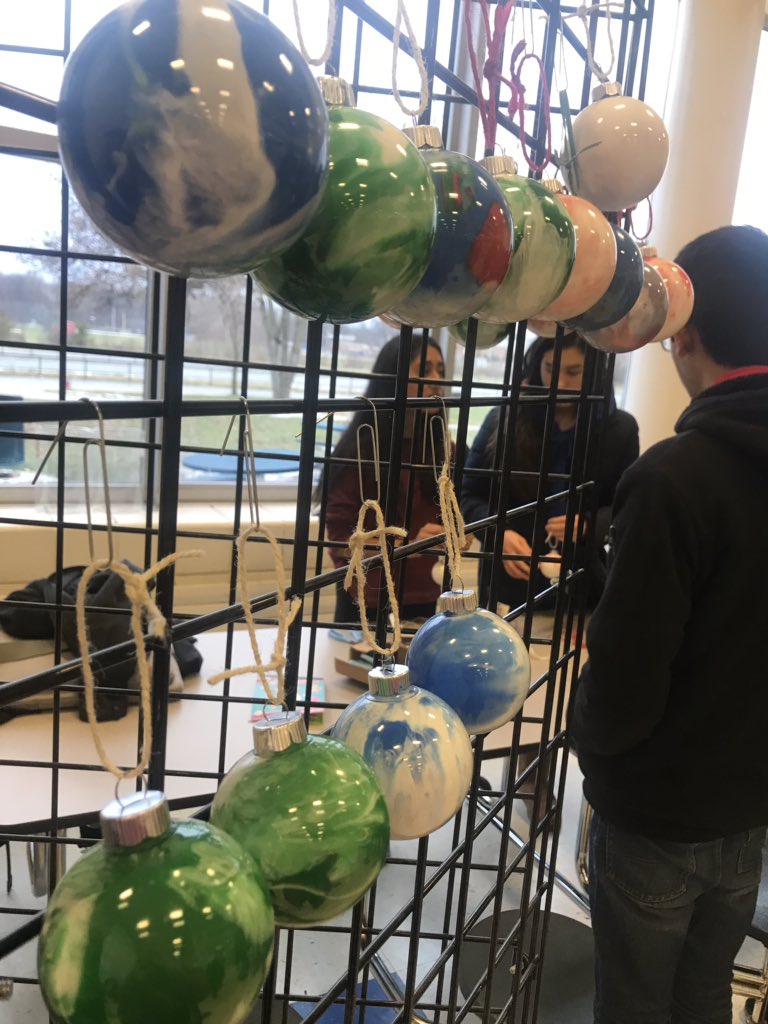 mikeymemdev's tweet image. The @pcepkeyclub followed the Holiday Ornament and Card Making for Nursing Homes service event from the Third-Edition of the Membership-Development Newsletter! Great job today🔑🐧💕 DM us pictures to be celebrated for your clubs amazing leadership and involvement❄️✨💙