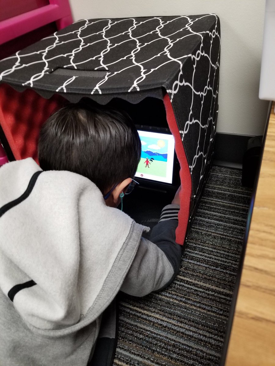 Day 4: 1st grade was used Feltboard to create a representation the of weather. Then, they used our recording booths to explain the characteristics in SeeSaw. #12daysTwitter #BoalsLearns #OurFISDStory