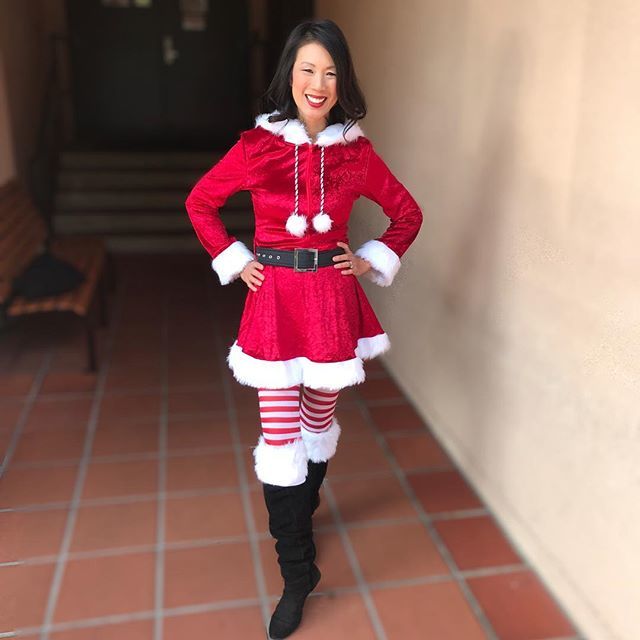 chilanlieu's tweet photo. Listen, it’s rainy in LA so I’m posting this pic from last week to say hey, turn on @thetalkcbs now cause I’m still Elfing around on today’s show! Tune in. We have great gift ideas....👌🏽
.
.
.
.
.
#greatgifts #fun #havingablast #thisiswork #elflook #elfi… https://t.co/tfThnOtOuc https://t.co/L9VLQSZ1MY