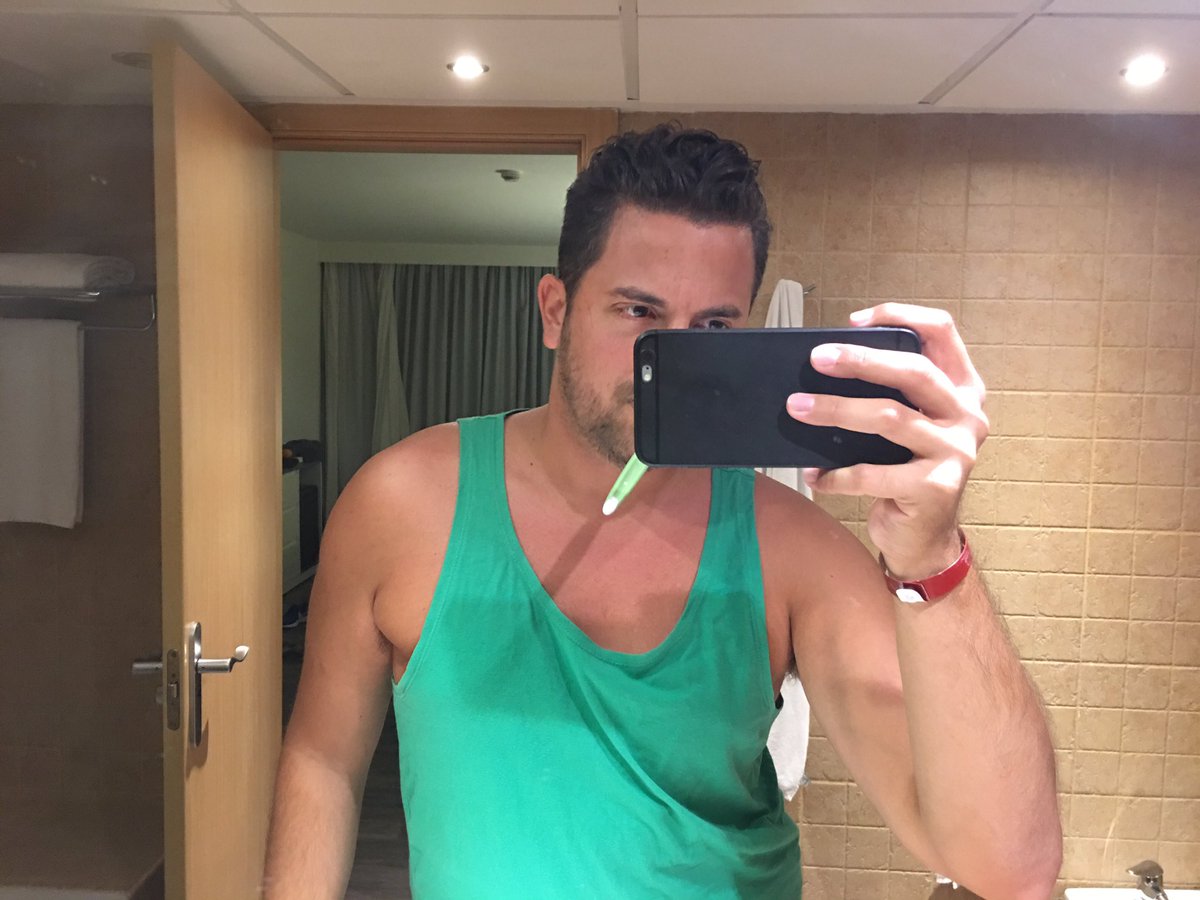 miquelreverte's tweet photo. Mari, que estoy mรกs negro en Diciembre que en Agosto #queergoals https://t.co/ejjqGgEG8Z