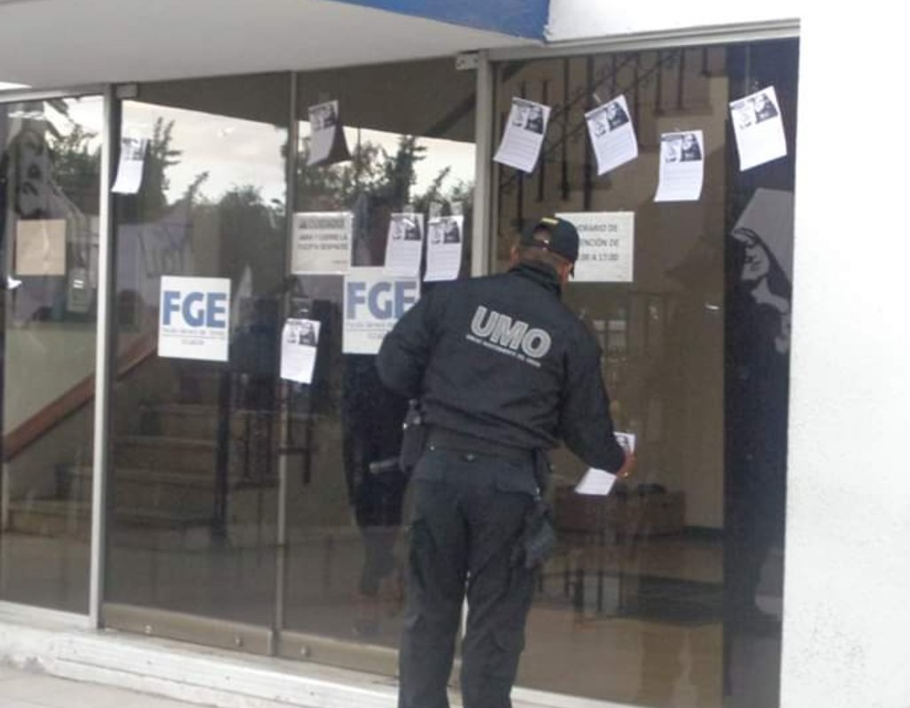 nosfaltamichel1's tweet photo. "Lucharemos en las calles hasta qie aparezcas" fue la consigna que retumbó ayer en Quito cuando los familiares y amigos de nuestra amada Michelle nos concentramos en la Fiscalía de Desaparecidos para exigir a #PabloDuran celeridad y efectividad en la búsqueda.
#TeVamosAEncontrar https://t.co/RGssksxn8h