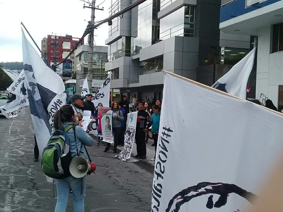 nosfaltamichel1's tweet photo. "Lucharemos en las calles hasta qie aparezcas" fue la consigna que retumbó ayer en Quito cuando los familiares y amigos de nuestra amada Michelle nos concentramos en la Fiscalía de Desaparecidos para exigir a #PabloDuran celeridad y efectividad en la búsqueda.
#TeVamosAEncontrar https://t.co/RGssksxn8h