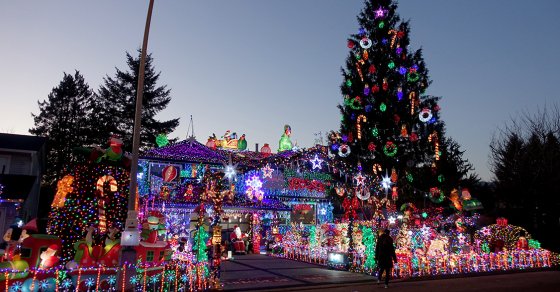 TriCityNews's tweet image. Check out these Christmas light displays in the Tri-Cities dlvr.it/Qt1KBP