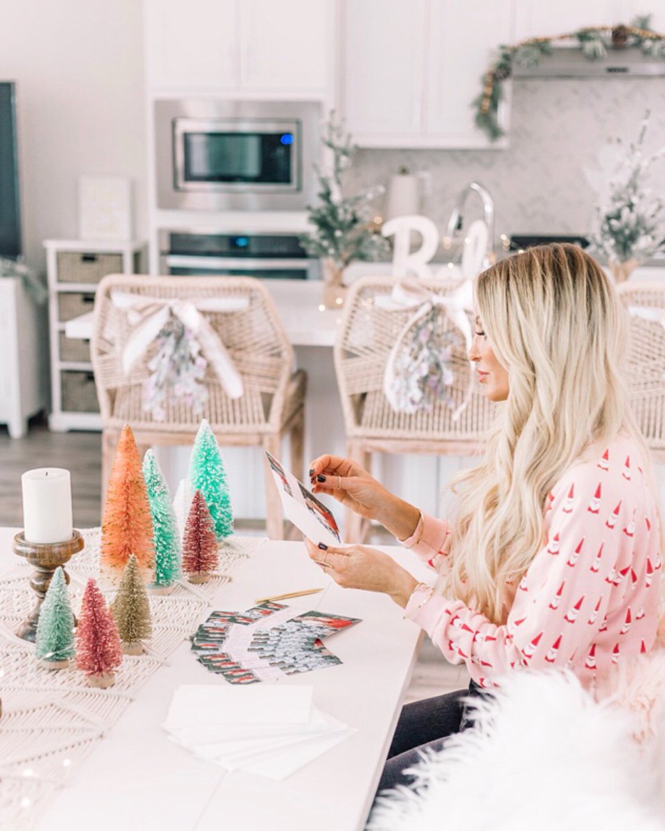 My holiday cards are here and ready to send out thanks to <a href="/Walmart/">Walmart</a>! 🎄 head over to lyndiinthecity.com to read more! #walmart #christmas #holidaycards