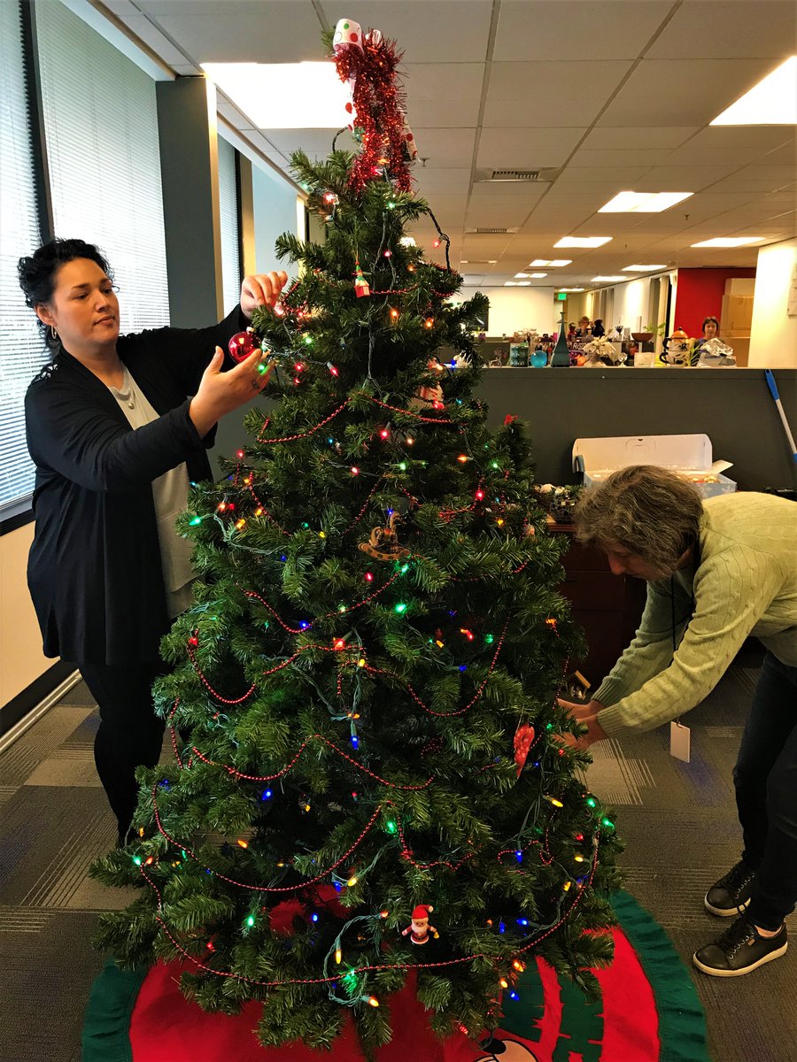 WorkatSSUSA's tweet photo. Employees at @SafeStreetsUSA1 are gearing up for Christmas. It's indeed the most joyous time! #ChristmasTree #Christmas #holidayseason #employeesrock https://t.co/crXmZmusyu