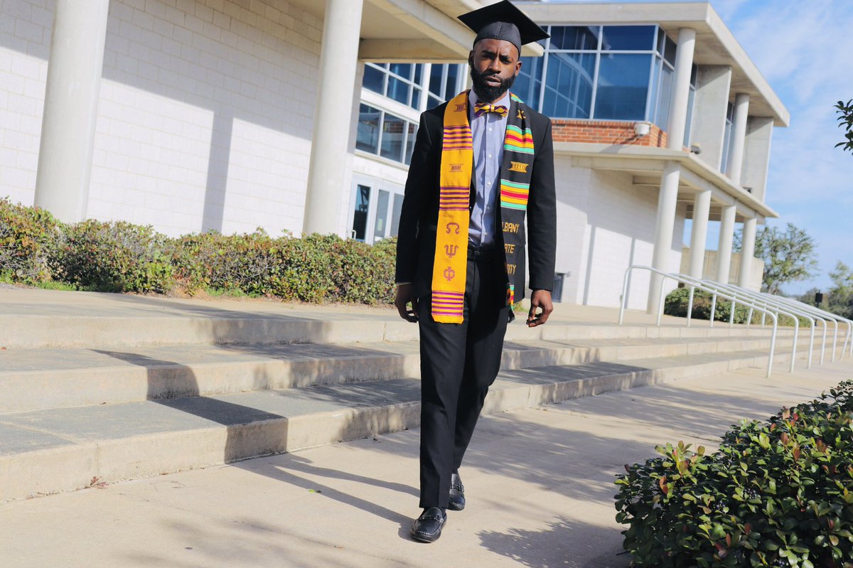 7DawgHuncho's tweet photo. I’m really bout to graduate in ✌🏾days‼️ Let’s get this Bag 💰💸
📸: @_asiamonae
#gradszn #albanynotalabama #Asu18 #hbcugrad #blackexcellence #bagsecured #graduation #firstgengrad #thankful #ididit #graduatingbruhz #thewindwouldntletmebegreat https://t.co/8AgHJwPYOO