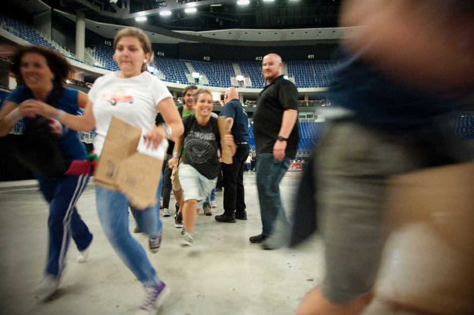 PearlJam's tweet photo. When doors open for a #PearlJam show... https://t.co/yfwWOGvz23