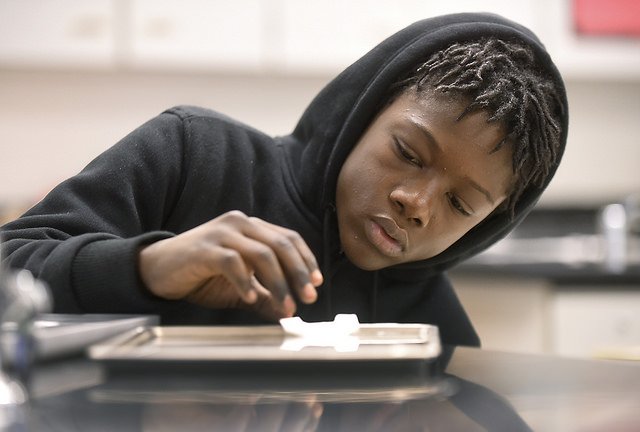 EducationMN's tweet photo. Minnesota children deserve a strong public school system. One with smaller class sizes, more support staff and highly-qualified educators earning a living wage. RT if you agree! https://t.co/nY7wEUFL7D #mnleg #surplus4schools https://t.co/8b6HPBHABd