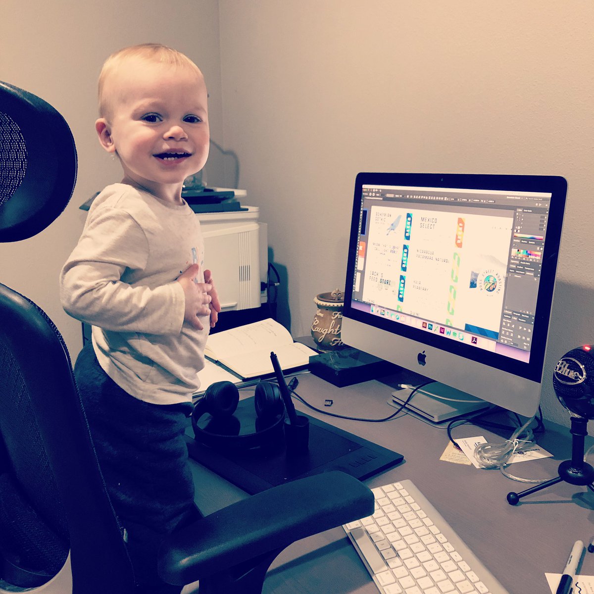 AvidityCreative's tweet image. Learning the ropes. He’s getting the hang of things. #designerintraining #creativekids #futuredesigner #brandingbaby
