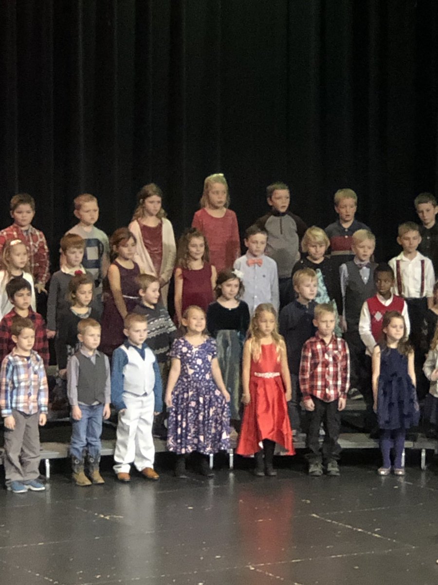 mrskelsjohn's tweet photo. Got my cuteness fix for the week! Our K-3 Holiday Music Program was excellent at Roseau Community Schools! #HappyHolidays #littlerams #xmasprogram https://t.co/mX58sj0lpI