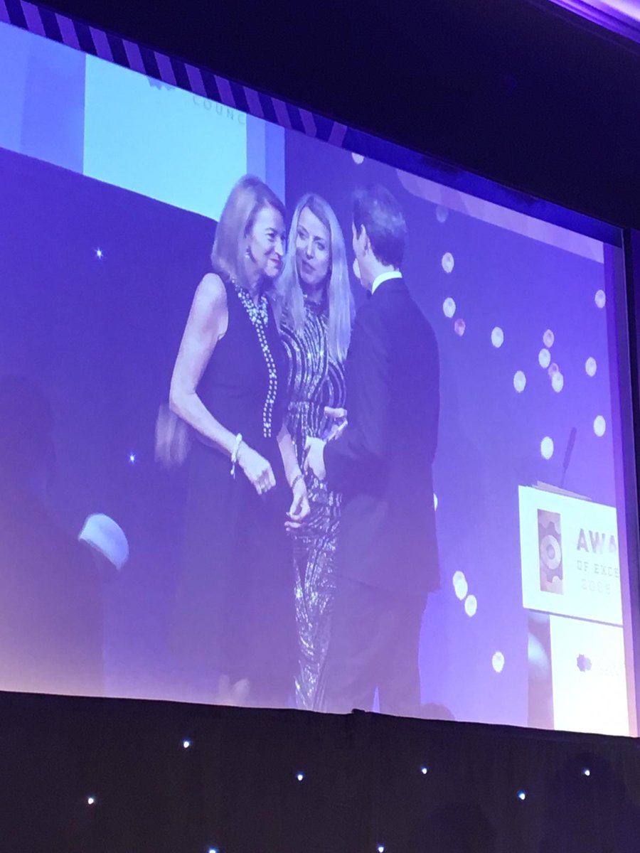 Progressive tweet media