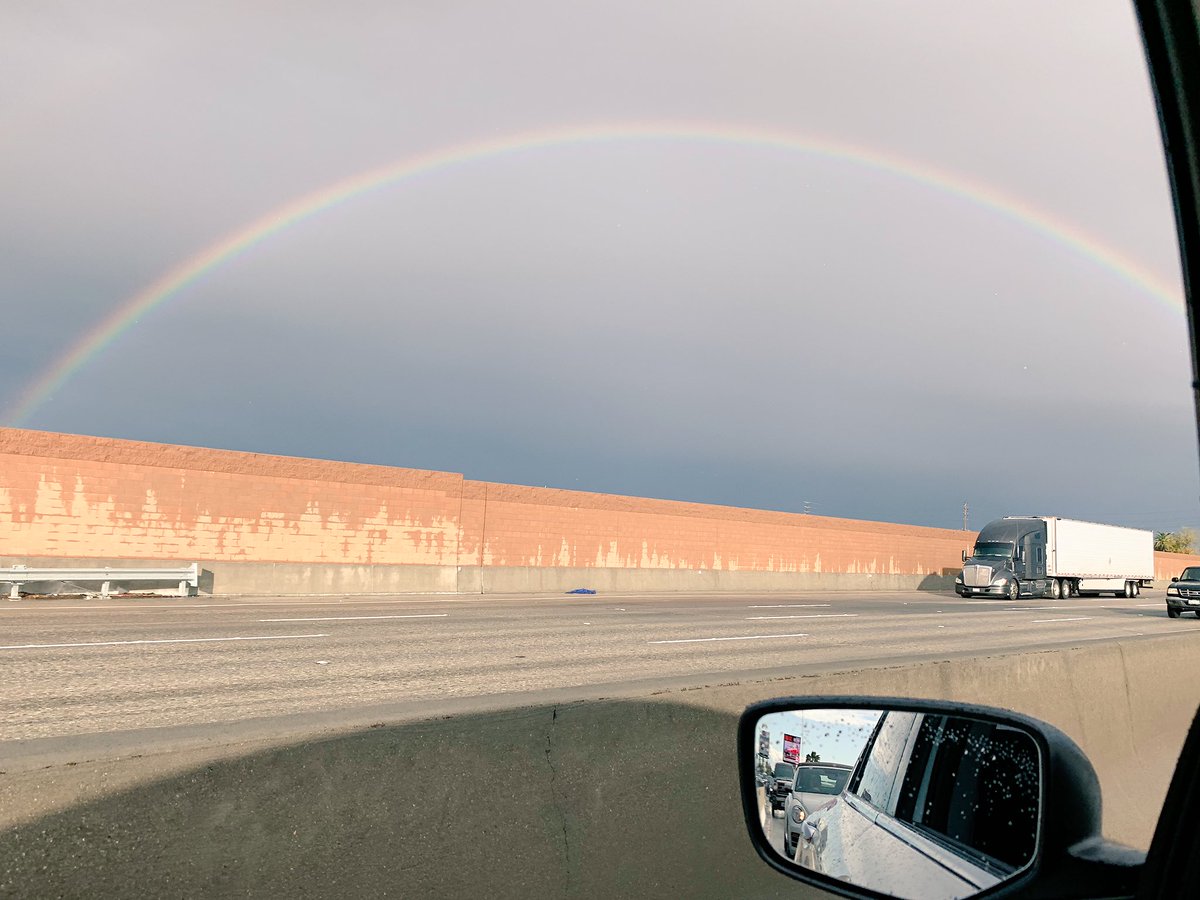 ISLila's tweet photo. Only in LA does traffic stop to capture beauty! 🌈 Where did all the cars go? 🤔 #CompleteStop https://t.co/M24O8tj1Sz