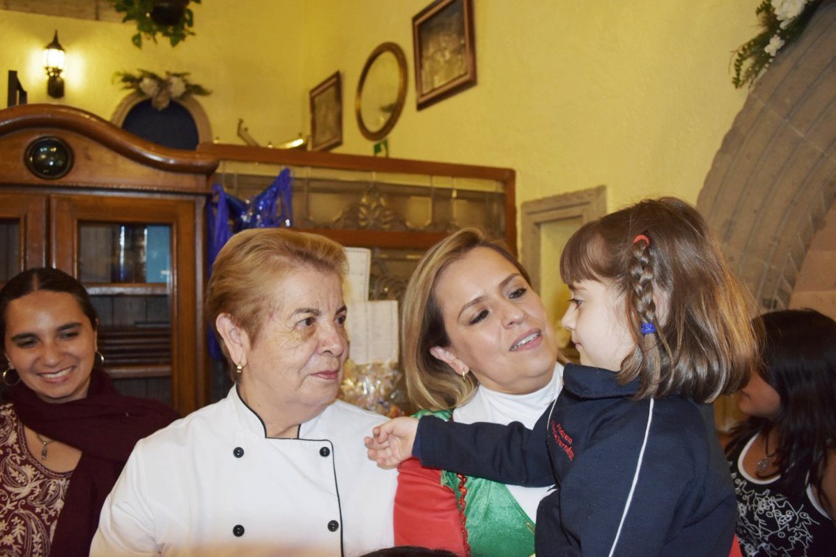 CasaMerlos's tweet photo. Nuestra tradicional #PosadaNavideña se lleno de ternura, inocencia y bondad con la vista de los pequeñitos de Patronato de Apoyo Social Ac. #CasaPas ¡#FelicesFiestas! https://t.co/5TAL7jrgbo
