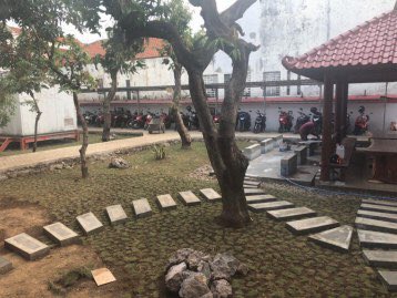 annifku's tweet photo. #TelkomFuntastic5 #BRIGHTTR5 #PSTREG5 (Witel Pasuruan) (Taman) : Kebun yang beralih fungsi menjadi taman sekaligus outdoor co-working space dan tempat parkir πππ@parwi66 @_funtastic5_ https://t.co/Rae6Mt0IAO