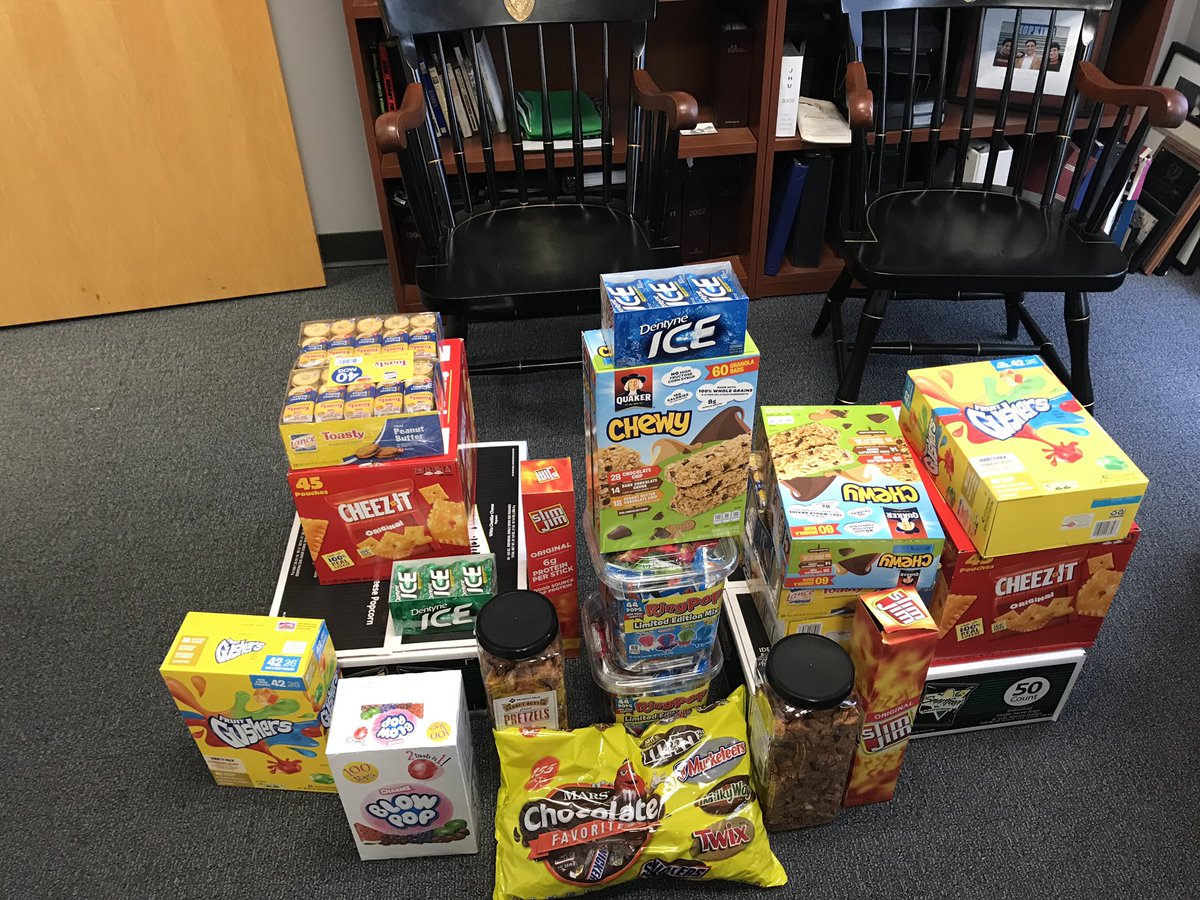 JHU_Football's tweet photo. Thanks to JHU WLax @HopkinsLacrosse for making sure we are well stocked w carbs for our trip to Ohio. https://t.co/yoYqiNTxZX