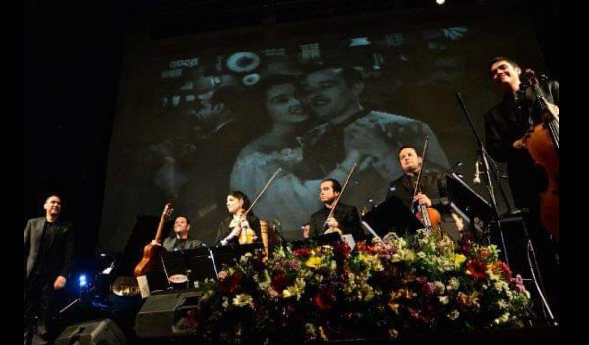 Con mucho gusto estamos por iniciar el concierto “Soundtrack a la mexicana.Homenaje a Manuel Esperón” en el Instituto Cultural Mexicano en San Antonio, Texas.
Imagen tomada del teatro del Estado Esperanza Iris Villahermosa, Tabasco.