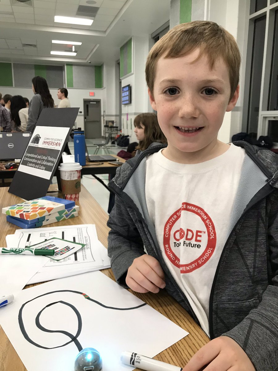 MrsNelsonGrade1's tweet image. Jack is doing a great job showing how to use the Ozobots at LCPS Computer Science Night! #CSforLCPS @RoundHillES