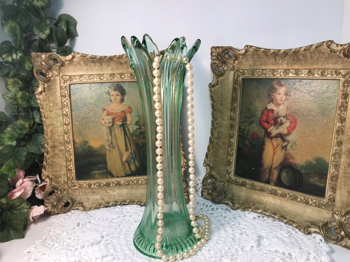 loveantiquing's tweet photo. Vintage #Uranium Green Fluted #Art Stretch Glass #Flower Bud #Vase 11" Tall
https://t.co/5oKsBkNhw5
#vintage #tablepiece #gift #shopping #onlineshopping #forthehome #glass #eBay #eBayshopping #Christmas #collectors #selling #forsale #followers #flowers #picture #collection https://t.co/vPkNqq1nog