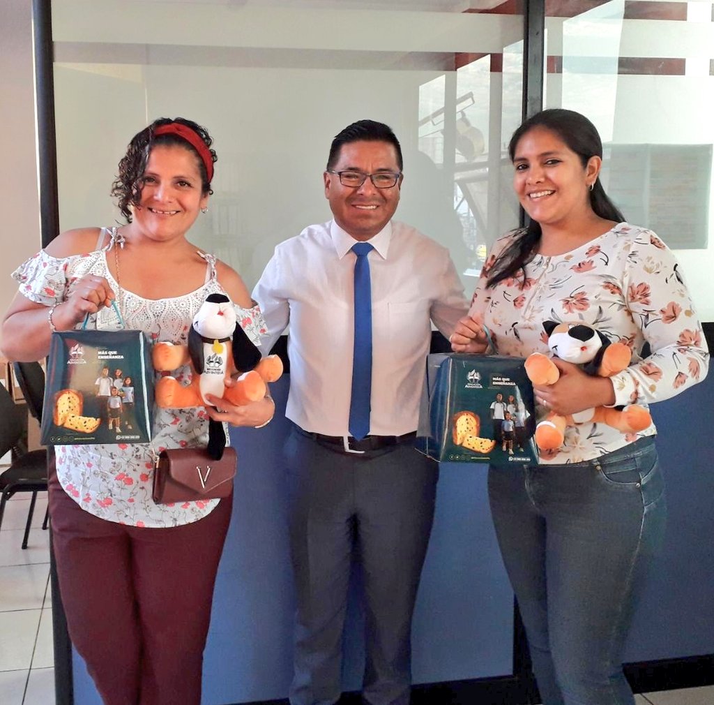 nmendigure's tweet image. Maríta(Obstetriz) y Mary(Abogada de la Fiscalía) acaban de matricular a sus hijos en la @IEAElPorvenir porque fueron impactadas por las  Experiencias de Aprendizaje que se muestran en las redes sociales y decidieron cambiar de colegio a sus hijos porque #LoMejorEstáPORVENIR