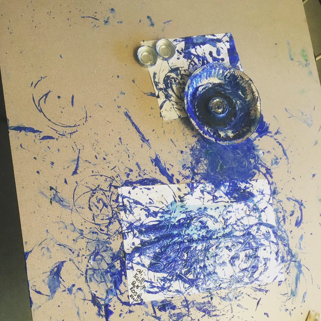 mmefaubert's tweet image. Spinning Hanukkah dreidels inspired this collaborative art. We used DIY spinners dipped in paint. Ss had so much fun watching the paint FLY! In the famous words of Ms. Frizzle: “Make mistakes and get messy!” @bridgebulldogs #sd38learn #sd38french  #primaryart #HappyHanukkah