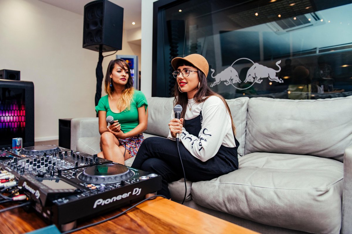 RedBullZA's tweet photo. Davina Gordon and Marcé Underwood on Creative Journeys 👀 https://t.co/Se7is9DdNq https://t.co/tZxDx0gEfO