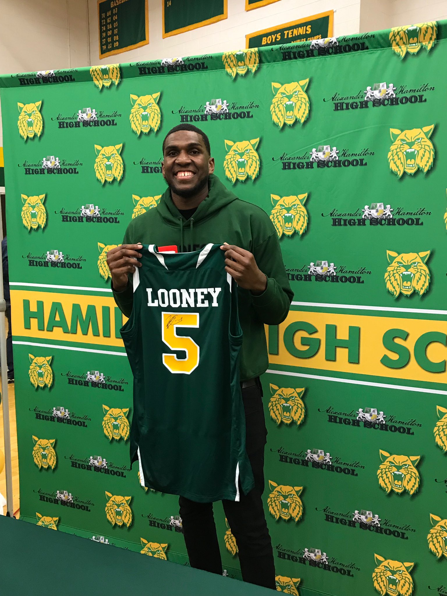 Kevon looney jersey retired hotsell