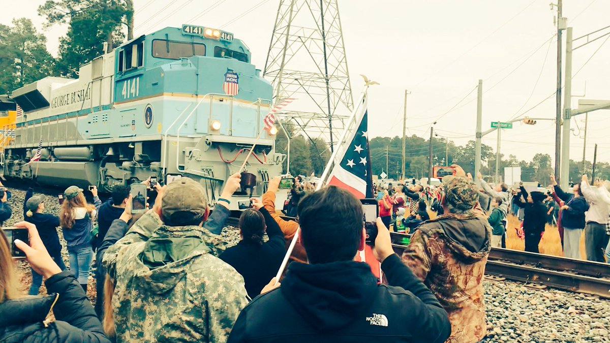 thatjayme's tweet photo. What a great opportunity to show the appreciation of a humble man who with the help of his beautiful wife raise such good people. Rest 41. Until we meet you again. #41lastride #hufsmithtomball #41stpresident #4141train #bush https://t.co/vXcklJAJu8