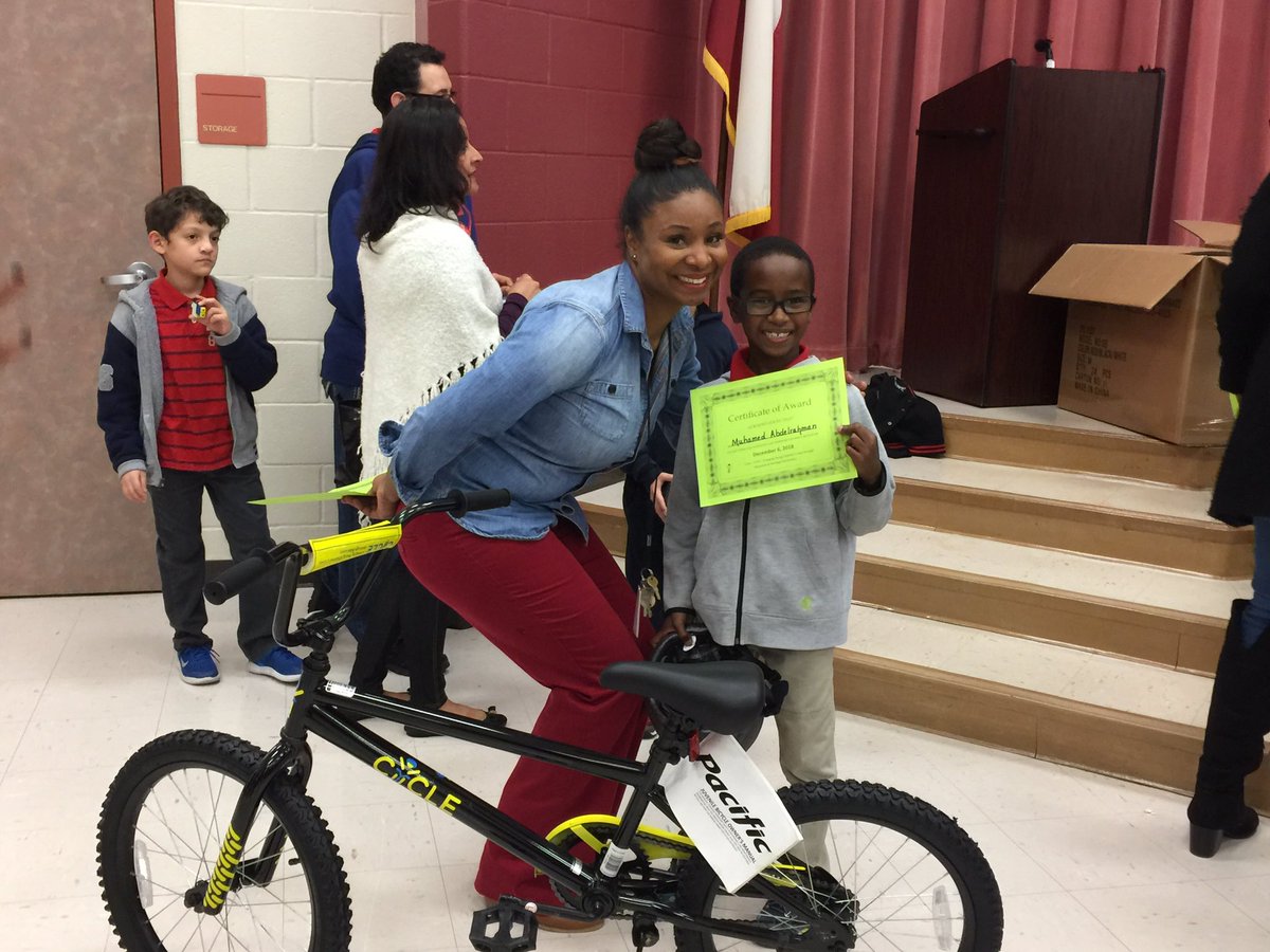 HeritageElemen1's tweet photo. Our 2nd grade scholars improved their literacy levels and are now riding in style thanks to @CYCLEHouston! #DestinationAchievement @hphyder https://t.co/h1hR7COn0O