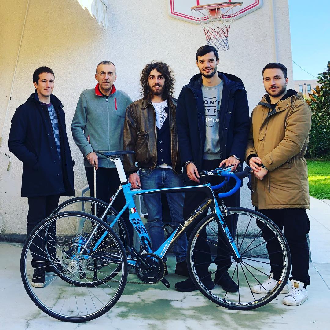 HackPoliTo's tweet image. Qualche giorno fa abbiamo incontrato il campione italiano Livio Raggino per le modifiche da effettuare sul suo triciclo da competizione. 
#hackability #politecnicoditorino #accessibility #design