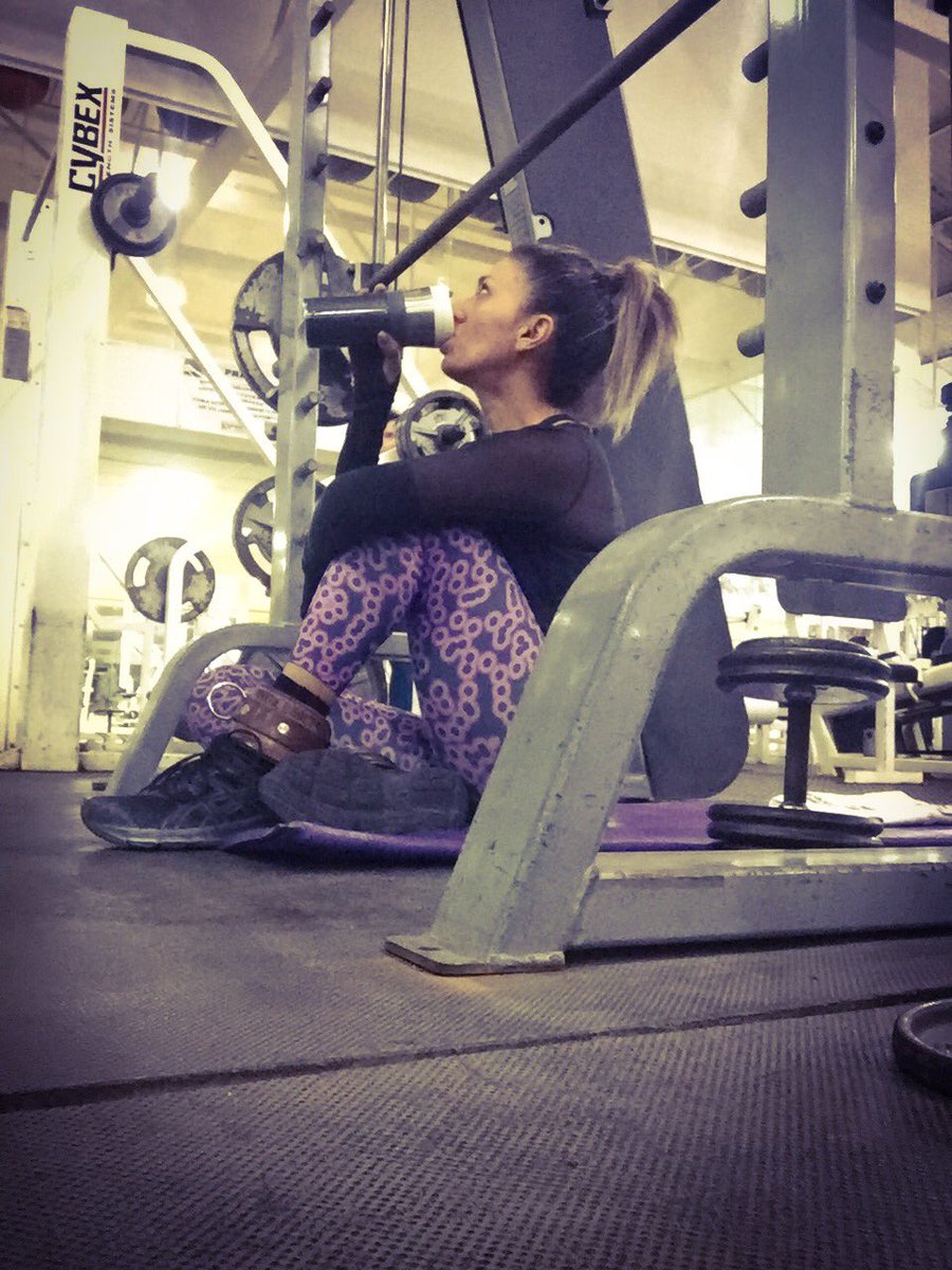 GlamBren's tweet photo. Entrenando en este #offseasson #fitnessaddict #FitnessGoals #womanteam https://t.co/0QGFCSvr5n