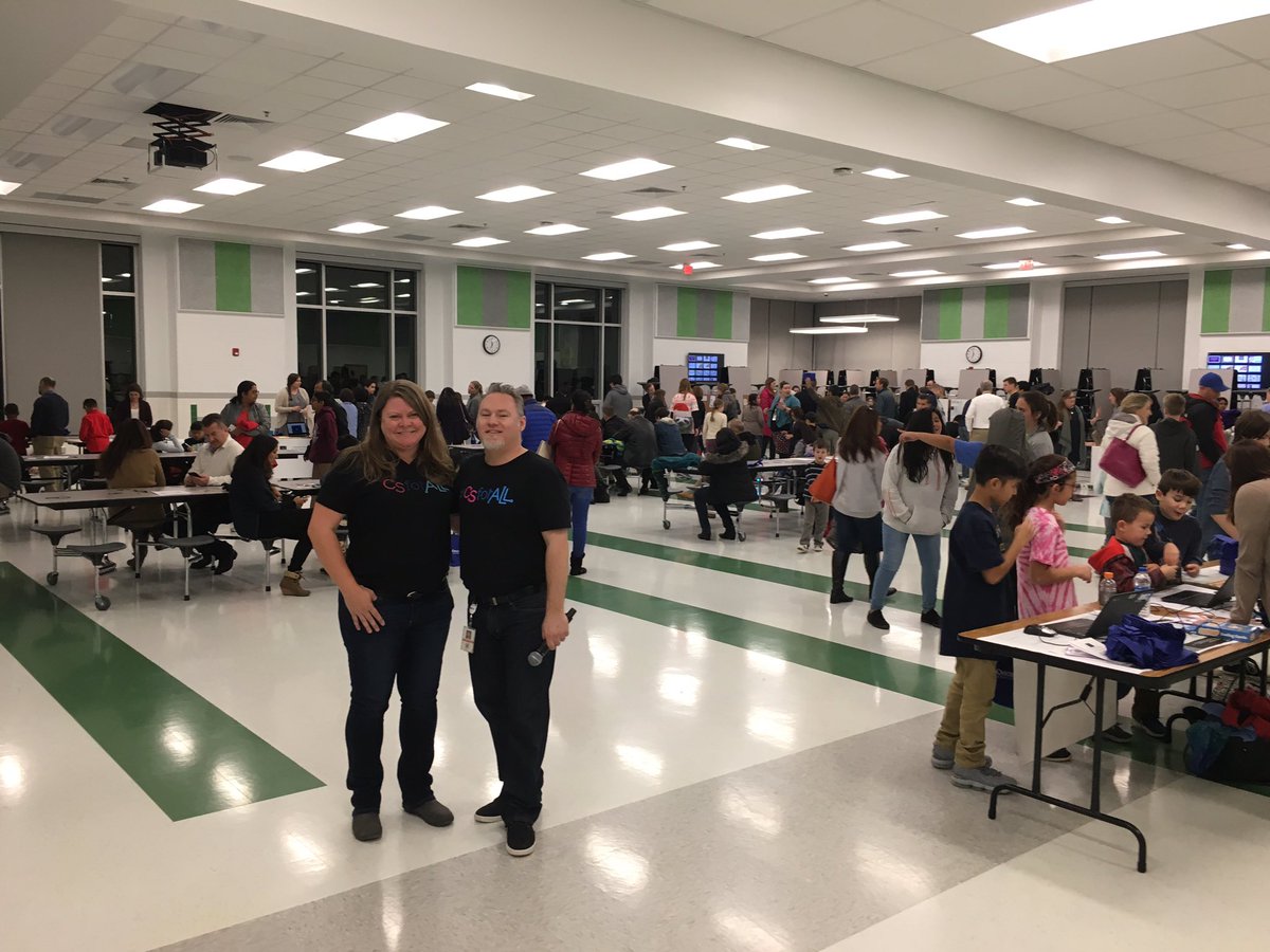 jcteachtech's tweet image. THANK YOU @MickiLovesMath @NickGrzeda for our first #CSforLCPS Family Night! #LCPS19 @LCPSEdTech