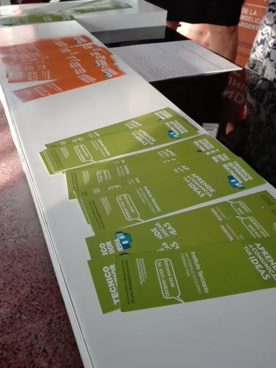 TecMultimedia's tweet photo. Stand del @TecMultimedia 
Los presentes se acercaron para recibir información sobre la carrera. https://t.co/QGnLNXSVbe