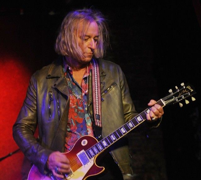 Happy birthday to REM ist Peter Buck! 