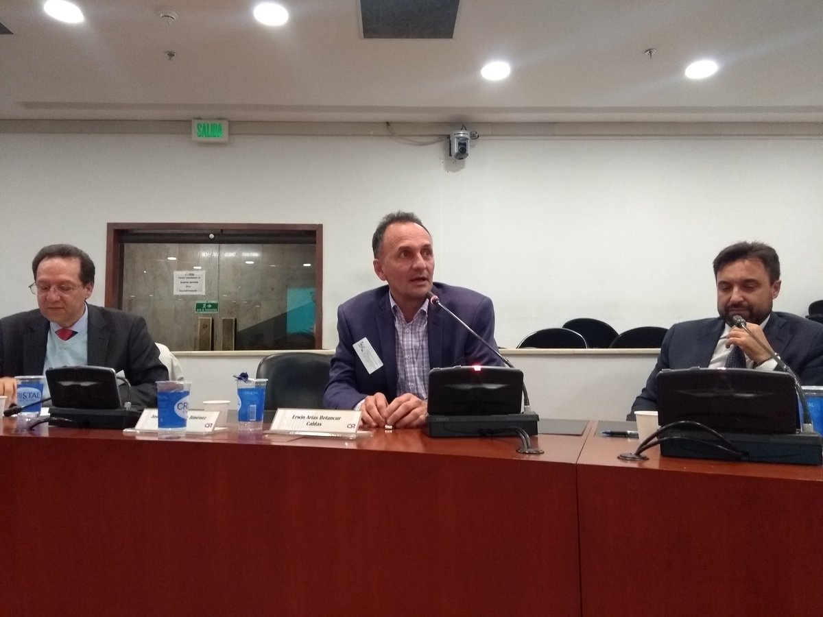 ReyesKuri's tweet photo. ¿Por qué @Coldeportes no puede estar en #Cali? Que si lo llama el Presidente... ¿No existe una cosa que se llama Skype?: Carlos Augusto Giraldo de la @UExternado #NoMásCentralismoBogotano https://t.co/tgm1GUEDSs