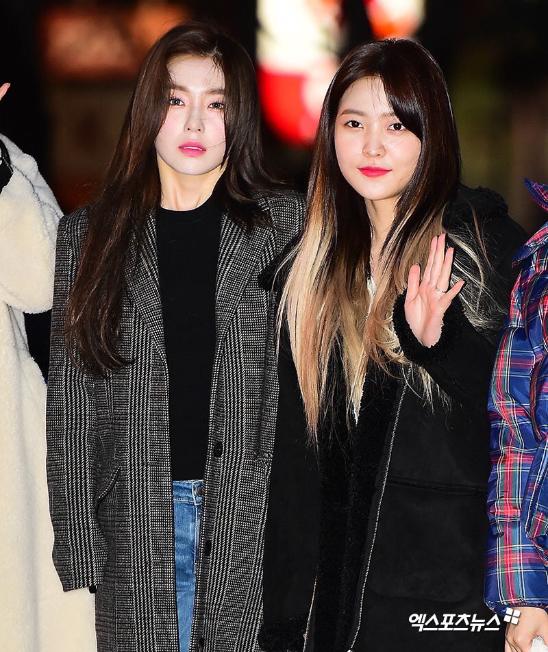 Baejoohyunews's tweet photo. [PRESS/CLIP] 181207 #REDVELVET #IRENE OTW to KBS 'Music Bank' Recording

https://t.co/1ibIxT5dVi https://t.co/MwAp1tWxni