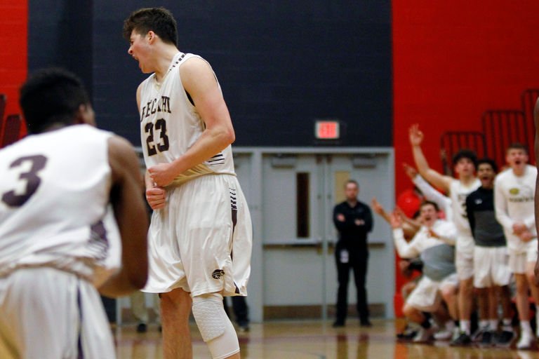 PAHoopsReport's tweet photo. Bethlehem Catholic players and fans are electric as they are dominating the 3rd Quarter! https://t.co/x8jugY0KeB