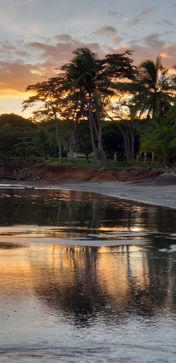 BocaChicaPanama's tweet photo. This is the real beauty of Boca Chica. Good night everybody #BocaChica #GulfofChiriqui #visitpanama #bestplacetoretire #retirementliving #Ocean #sunset https://t.co/gSy6bWIVsQ