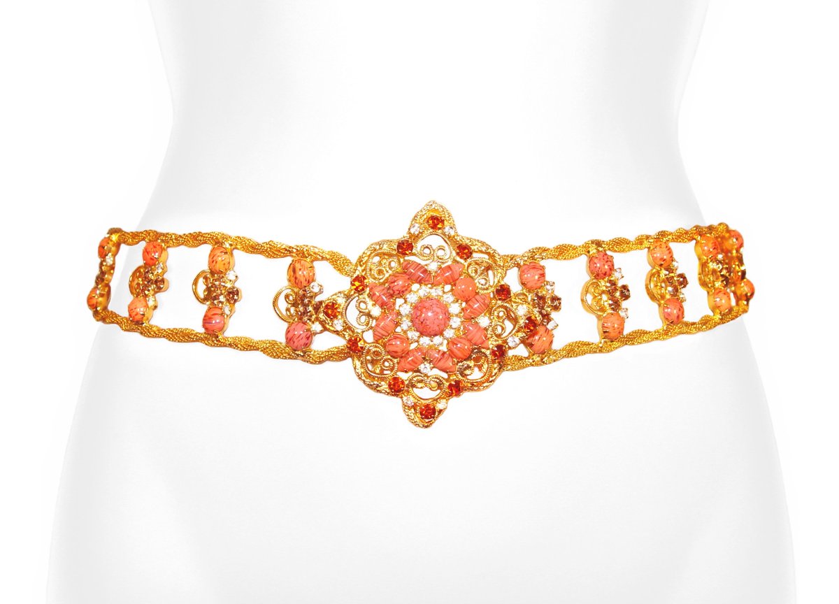 PearlModern's tweet photo. Vintage Kenneth Lane Belt on sale now:  https://t.co/9J4M5v9IeI #kennethlane #kennethjlane #vintagekjl #vintagejewelry #kennethjaylane #etsy #designerjewelry https://t.co/Nm6ZeOnw3M