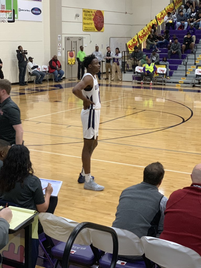 RodBrian's tweet image. At the Bojangles' Bash over at Ridgeview High.  This young man here is a BALLER!!🏀⛹🏽. He can't find matching shoes but his game is on 🔥 🔥!!  6'8" 215 sophomore!!  Remember the name....... Jonathan Kuminga