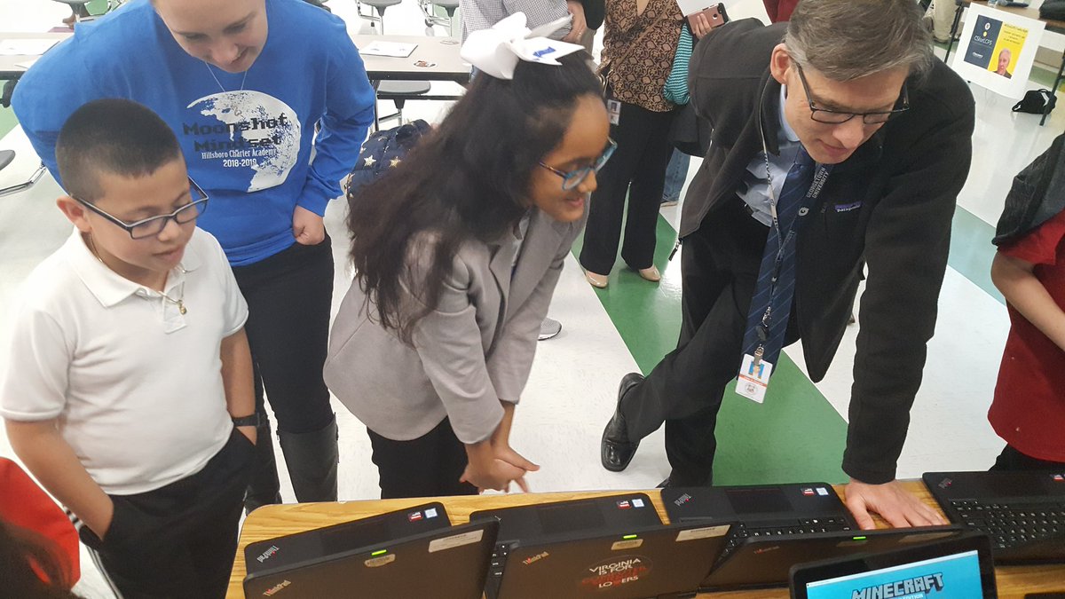 JessicaBurdick7's tweet photo. Computer Science night @PrincipalMizell @MustangRaines9  @MeadowlandElem @NickGrzeda @csforlcps https://t.co/U47uAe8iIF