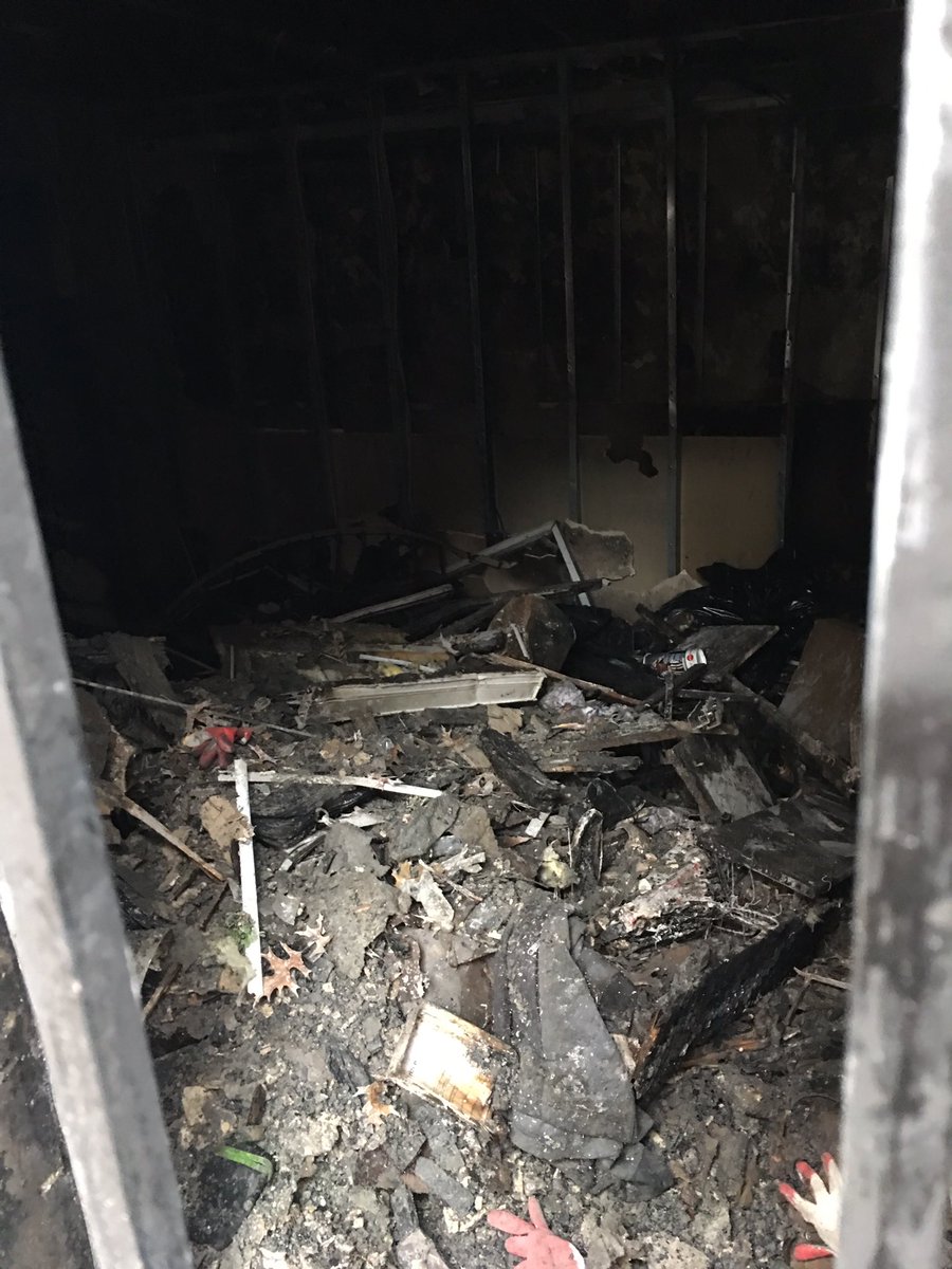 Jennalweinstein's tweet photo. HELP!
My brother had a fire in his apartment and lost absolutely everything. He and his cat are okay, but he lost his 2nd prized possession, his signed @JoeBiden book. Please help us get this message to him so that he’d send us a new one, it would really make his year better ❤️ https://t.co/MDra987dv5
