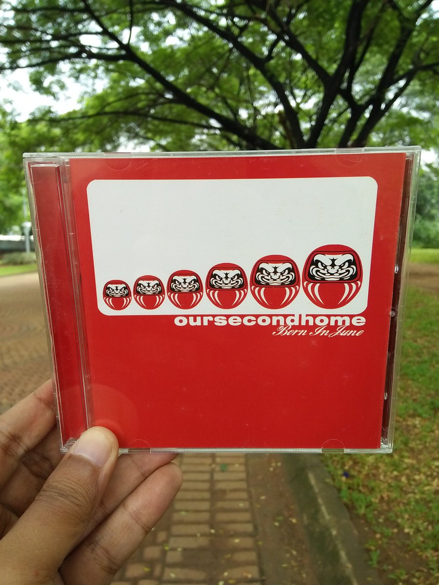 aculitator's tweet photo. @kamiborninjune Oursecondhome #borninjuneindonesia #borninjune #kamiborninjune #oursecondhome #compactdisc #cd #cdmusic #cdalbum #bands #localband #localbands #indonesiapunk #indonesianpunk #punkmusic #punkalbum #melodicpunk #melodicpunkrock #Darumadoll #達磨 #daruma #Bodhidharma https://t.co/jPLG3kR6pV