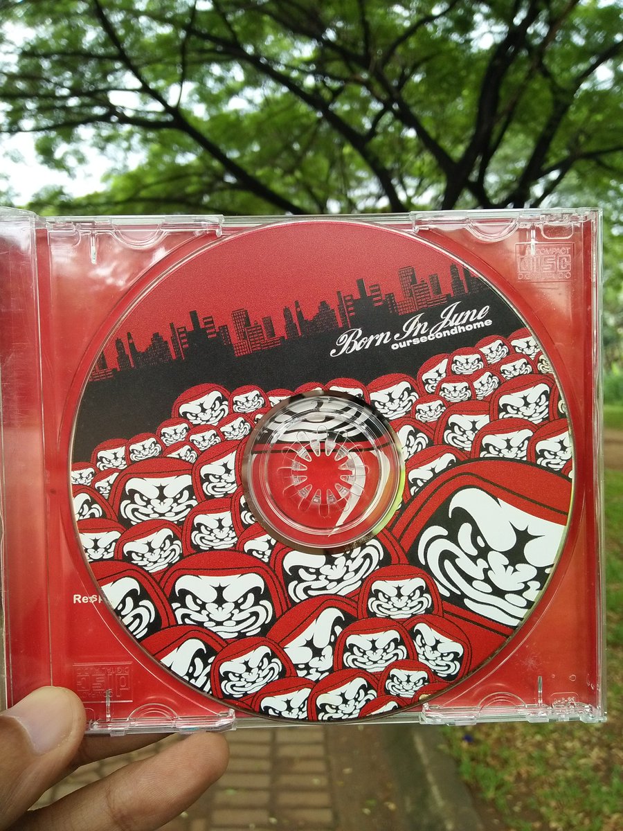 aculitator's tweet photo. @kamiborninjune Oursecondhome #borninjuneindonesia #borninjune #kamiborninjune #oursecondhome #compactdisc #cd #cdmusic #cdalbum #bands #localband #localbands #indonesiapunk #indonesianpunk #punkmusic #punkalbum #melodicpunk #melodicpunkrock #Darumadoll #達磨 #daruma #Bodhidharma https://t.co/jPLG3kR6pV