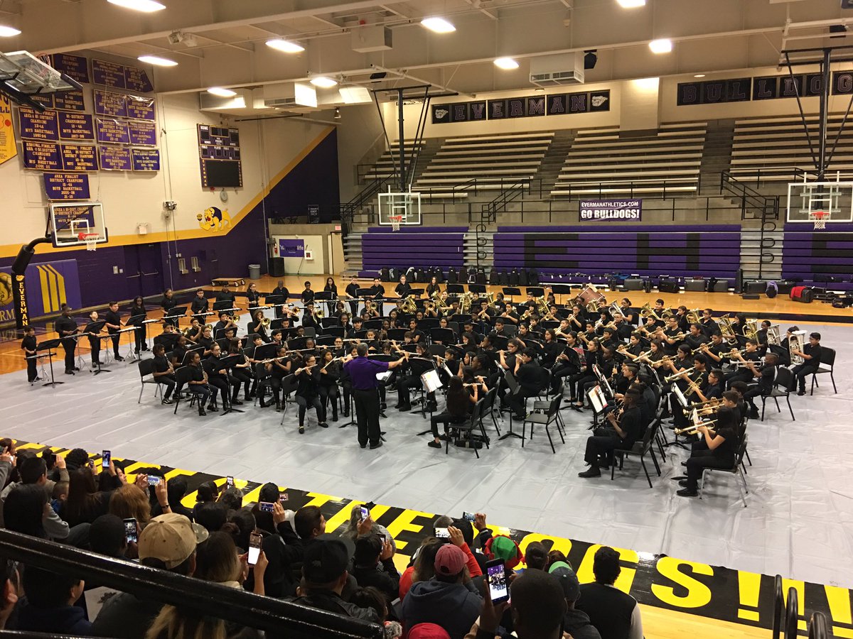 EvermanBand's tweet photo. Johnson Sixth Grade Band Rockin’ the Christmas Concert! https://t.co/zB332fDm4p