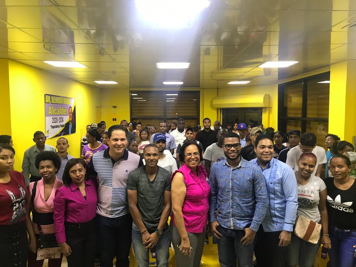 JuventudconGCDN's tweet photo. Seguimos dando pasos firmes. 🙏
Actividad de la juventud AM junto a la Diputada Mirla Tejada en la circunscripción #3 del Distrito Nacional.
#Juventudam #SoyAM #JuventudconAM #DistritoNacional https://t.co/MdCieOqRVN