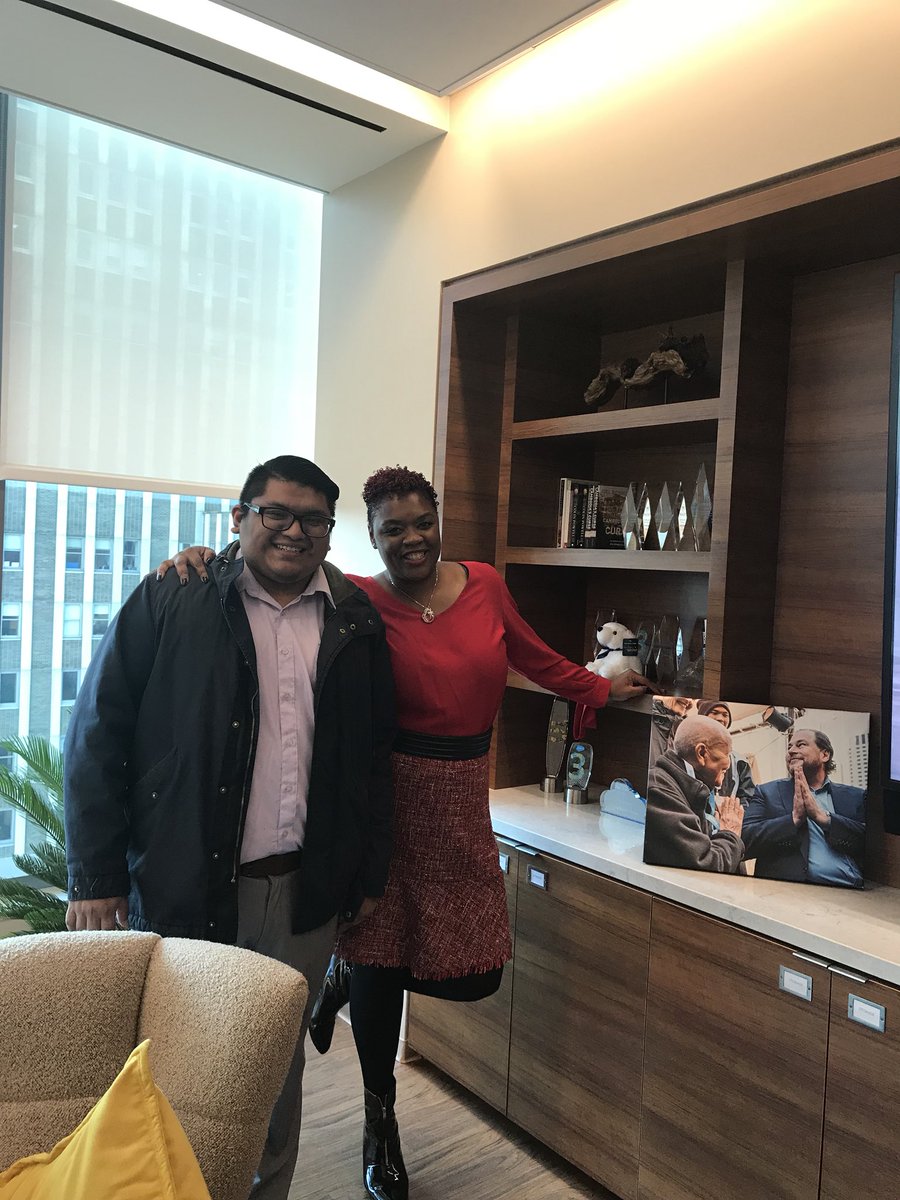 SFDCJacalyn's tweet image. So excited to see one of my favorite @PepUPTech alumni students today during our ALPHA panel. 🙌🏾💃🏾🤗 #DiversityInTech #PlatformForChange #TheFutureIsNow