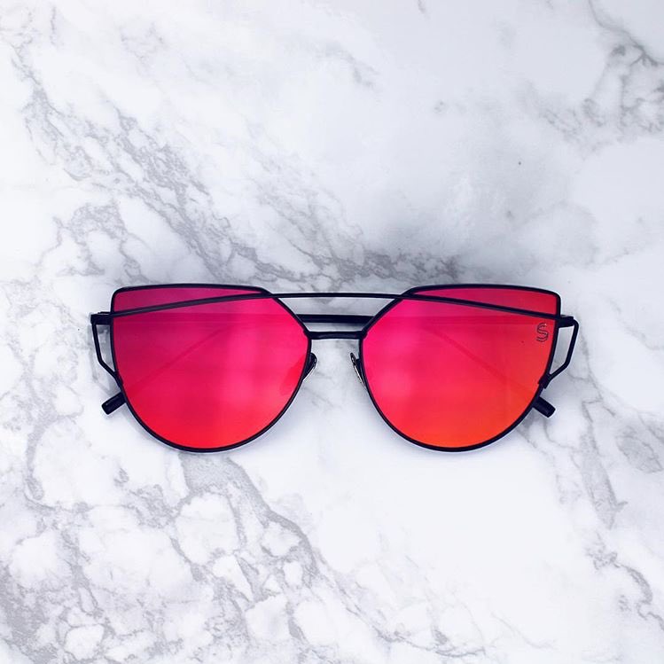 feelslikefri's tweet photo. 12 Days of Christmas Deals ✨ Day 2: 40% OFF our Barcelona Lava shades with code “SLEIGH” https://t.co/3otyI6vIVk Hurry, 24 hours only! Free U.S. shipping 🎁 The perfect #stockingstuffer https://t.co/UY7sfrngOK