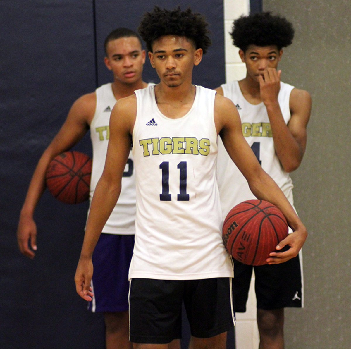 mahone_derrick's tweet photo. It's basketball season for the Richards family @lifeof_4 @DCAthletics1 @fulldeny @CandaceBethea1 @coachcamdEHB https://t.co/UZ46TfWSpH